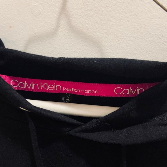 Calvin Klein Hooded workout Shirt - Picture 2 of 3